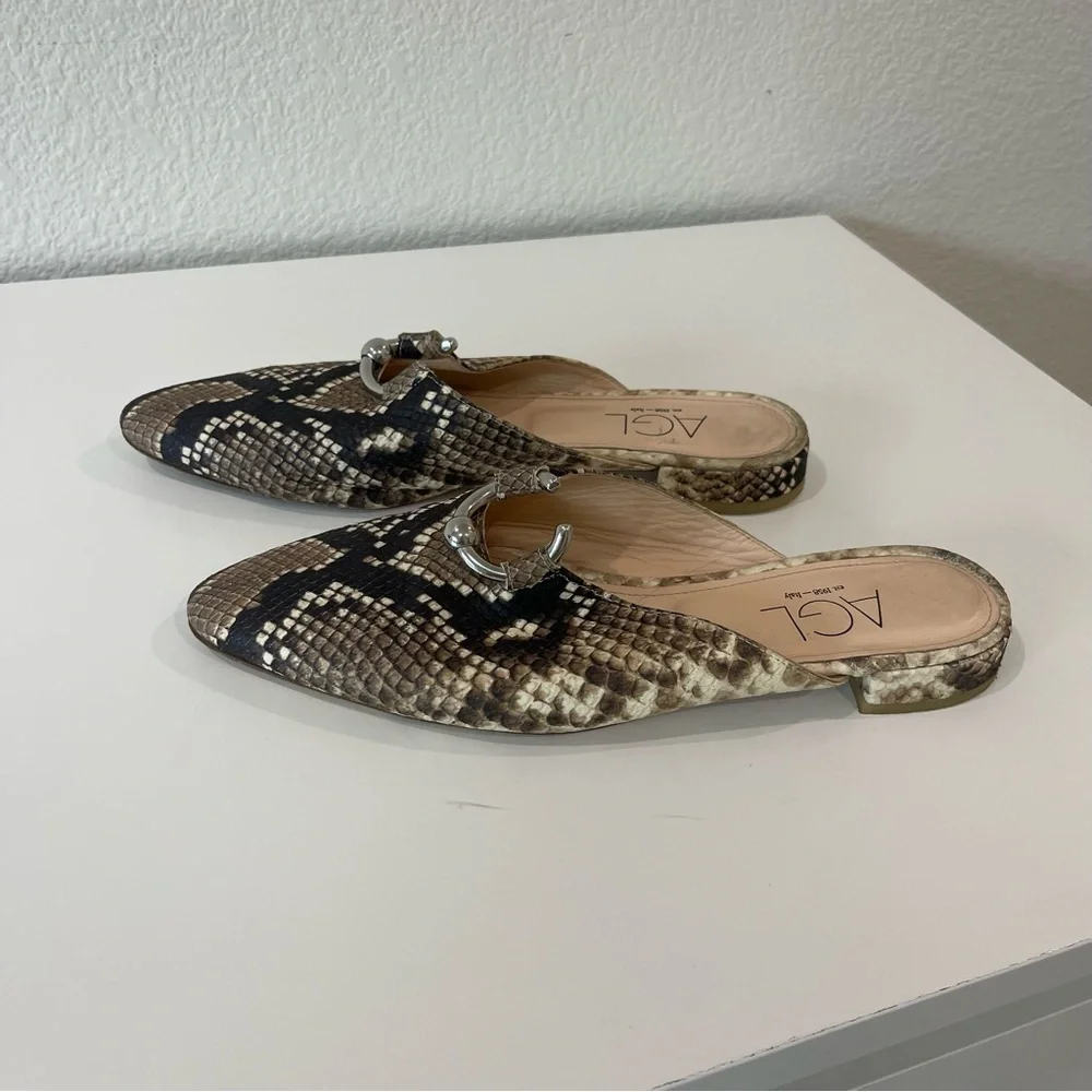 AGL Snake Print Flat Loafer with Round Medal Decoration Size 40 - Picture 2 of 8